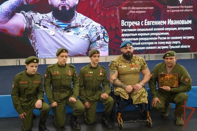 В Саратове росгвардейцы встретились с ветераном СВО Евгением Ивановым (видео)