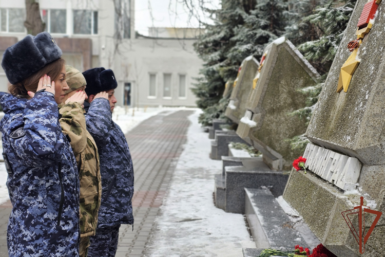 Росгвардейцы приняли участие в мероприятиях, приуроченных к 83-й годовщине победы в Сталинградской битве
