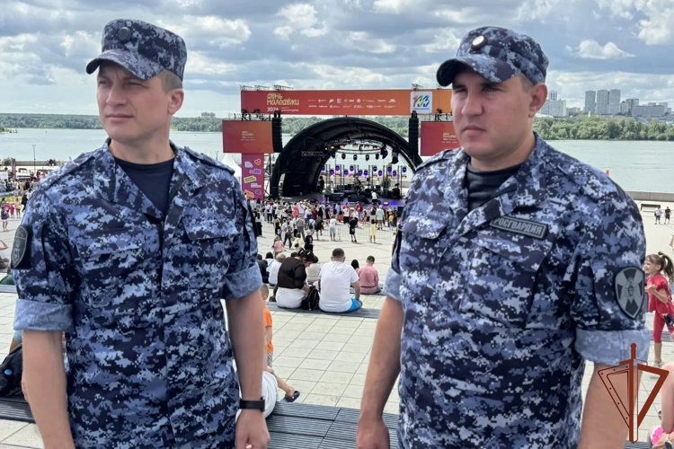 Росгвардейцы обеспечили общественный порядок во время празднования Дня города в Новосибирске и Северске