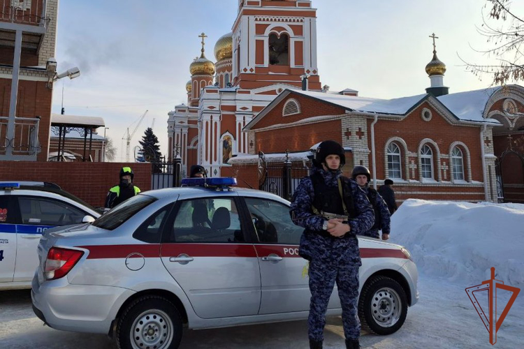 Подразделения Росгвардии обеспечивают правопорядок в период празднования Крещения Господня в Сибири