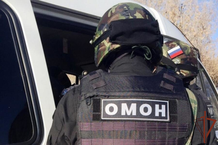 В Вологодской области сотрудники ОМОН «Титан» Росгвардии оказали содействие при проведении миграционного рейда