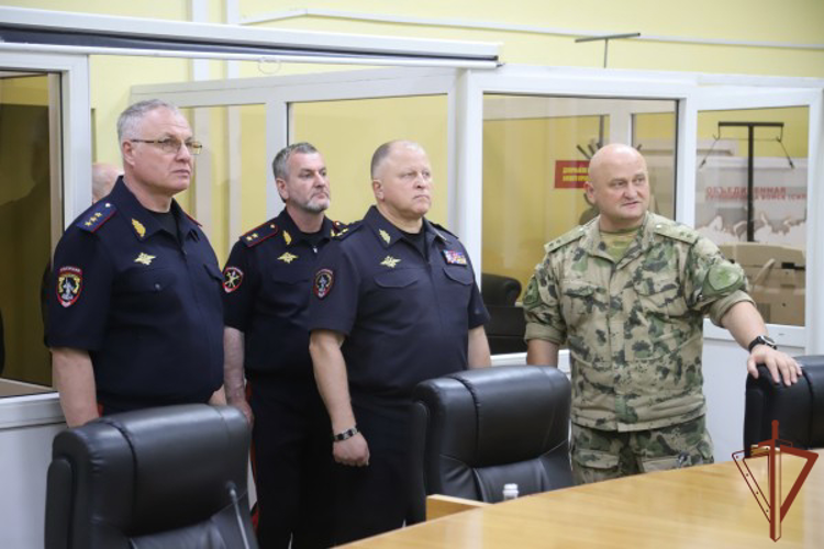 В Чеченской Республике состоялась рабочая встреча первого заместителя главы МВД РФ генерал-лейтенанта полиции Андрея Курносенко с командующим ОГВ(с) генерал-лейтенантом Игорем Князевым