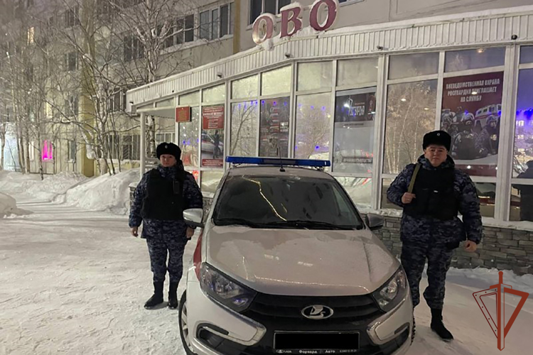 В Югре сотрудники вневедомственной охраны Росгвардии задержали находившегося в международном розыске мужчину