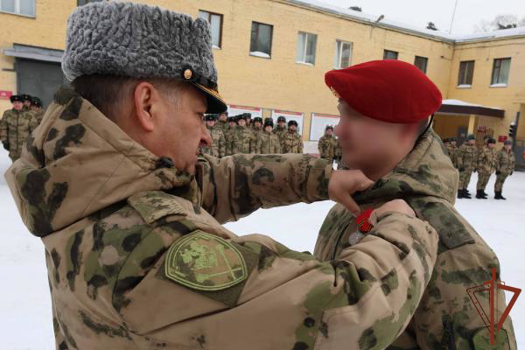 В Центральном округе Росгвардии вручили государственные награды отличившимся военнослужащим