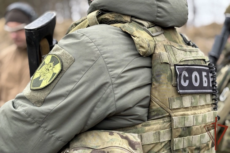 В Новосибирске при силовой поддержке СОБР Росгвардии задержан подозреваемый в вымогательстве