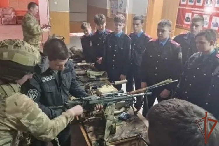 Росгвардейцы в Сибири провели дни открытых дверей для молодёжи