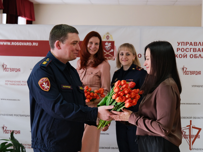 В Центральном округе Росгвардии проходят мероприятия, посвященные Международному женскому дню