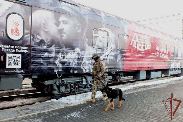 В Удмуртии росгвардейцы обеспечили безопасность выставки «Поезд Победы»
