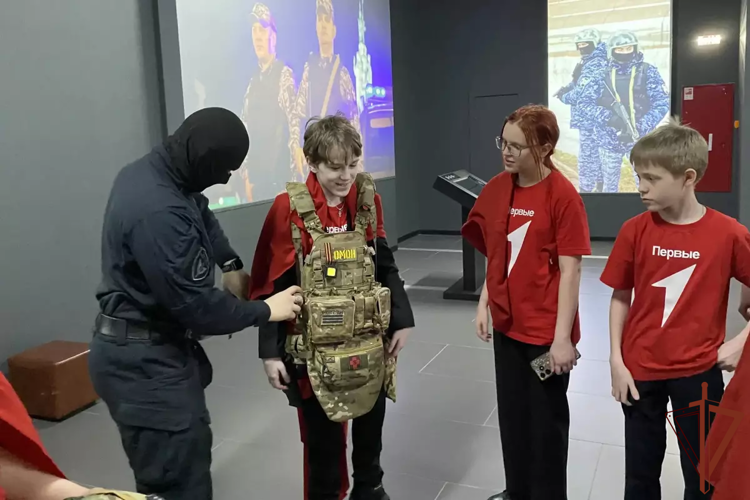 На Урале ко Дню Росгвардии в историческом парке «Россия — моя история. Югра» открылась тематическая фотовыставка