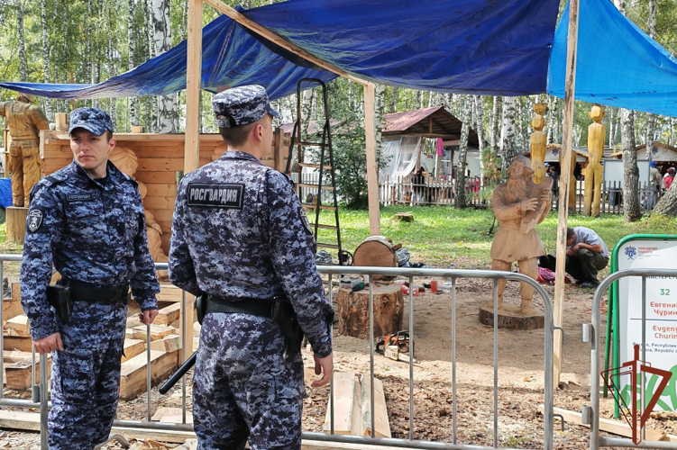 Росгвардейцы обеспечили безопасность участников массовых спортивных и культурных мероприятий в Сибири