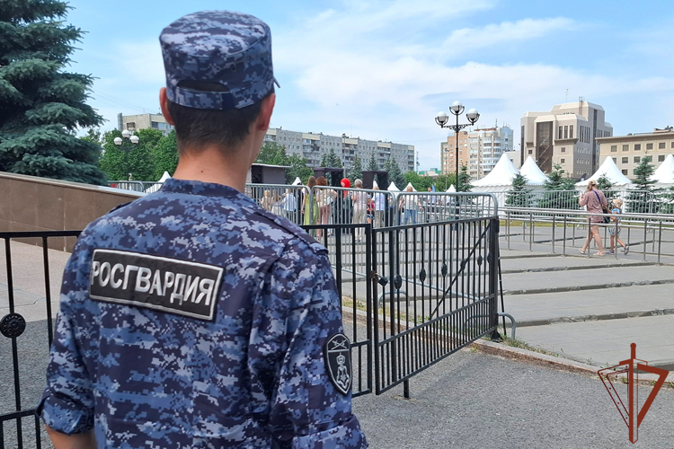 Сотрудники Росгвардии обеспечили безопасность масштабных общественно-политических, культурных и религиозных мероприятий на Урале