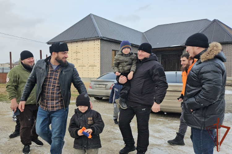 Росгвардейцы помогли найти пропавших детей в Грозном