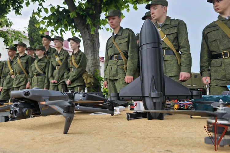 В Севастополе росгвардейцы провели день открытых дверей для учащихся кадетского корпуса