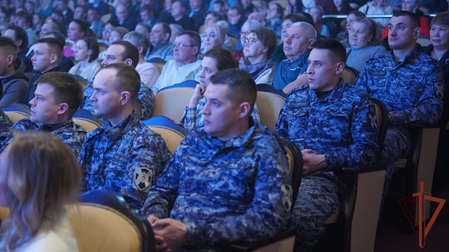 Ансамбль песни и пляски Северо-Западного округа Росгвардии выступил с праздничным концертом в НАО в честь юбилея ведомства
