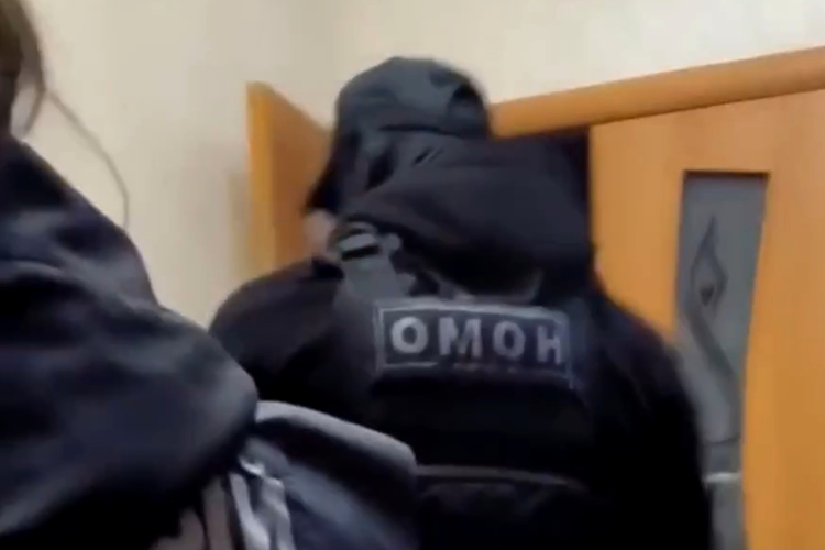 В Югре при участии ОМОН Росгвардии пресечено мошенничество в особо крупном размере (видео)