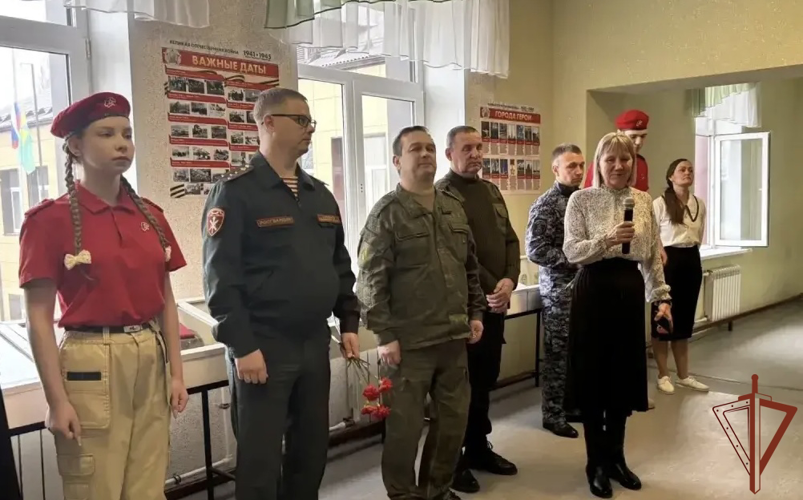 «Парту Героя» в честь кавалера ордена Мужества Евгения Роженко открыли в Воронежской области