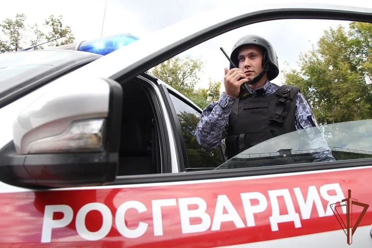 В Уфе росгвардейцы задержали дебошира, находящегося в розыске за преступления против половой неприкосновенности (видео)