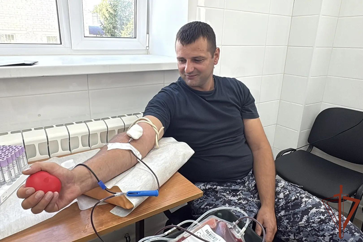 В Ульяновске росгвардейцы присоединились к донорской акции (видео)