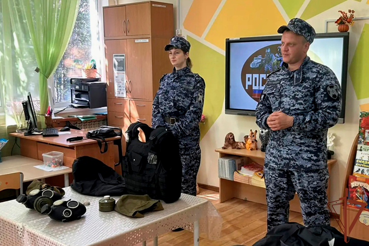 «Каникулы с Росгвардией» продолжают знакомить юных жителей Урала с войсками правопорядка