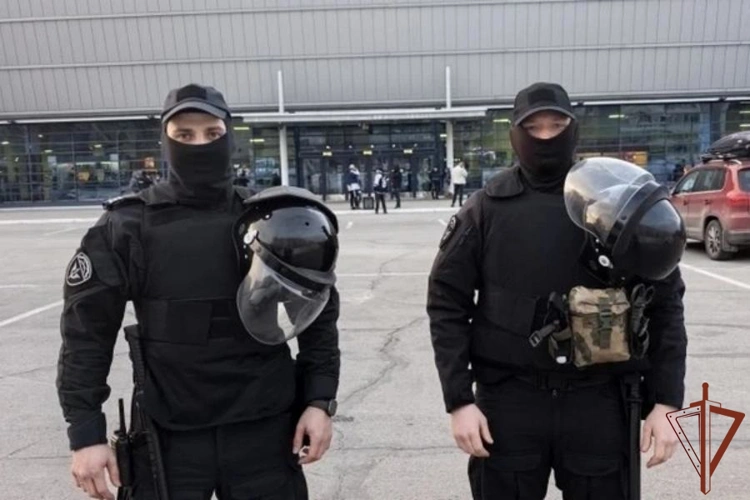 В Череповце сотрудники Росгвардии обеспечили безопасность хоккейного матча