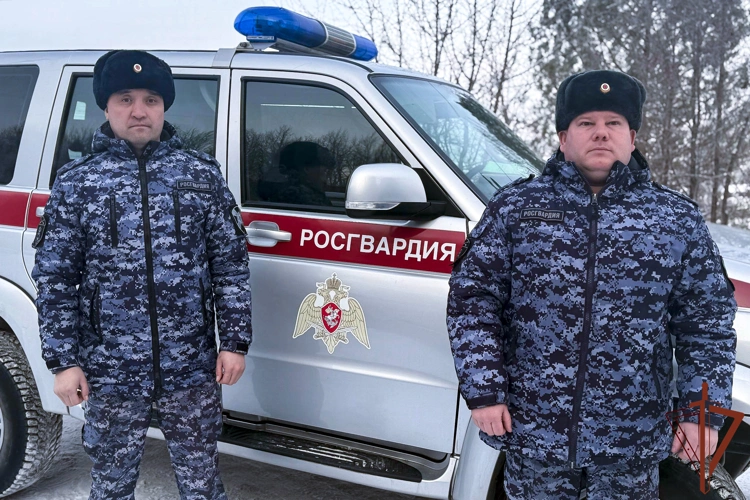 Росгвардейцы помогли вернуться домой страдающей деменцией пожилой жительнице Республики Алтай