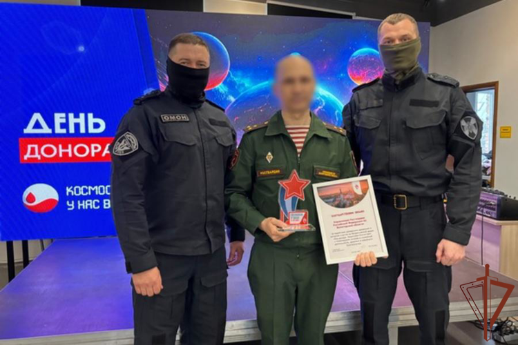 В Вологде росгвардейцы получили награду за участие в донорском движении