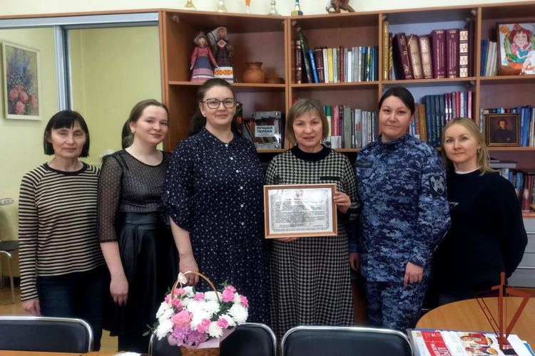 В Удмуртии росгвардейцы поздравили журналистов с Днем национальной печати