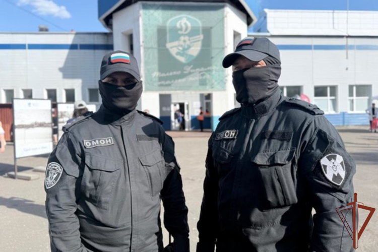 В Вологде росгвардейцы обеспечили безопасность футбольного матча