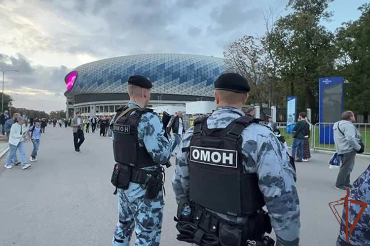 Охрану общественного порядка и безопасности граждан во время проведения футбольного матча обеспечили столичные росгвардейцы