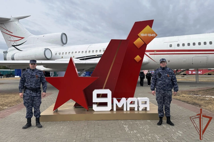 Росгвардия обеспечила безопасность торжеств, посвященных 81-й годовщине Великой Победы на Урале
