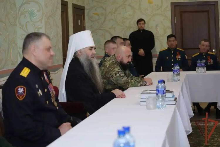 Митрополит Нижегородский и Арзамасский Георгий встретился с росгвардейцами – участниками специальной военной операции (видео)