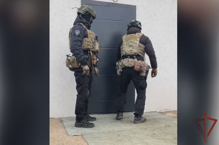 Сотрудники ОМОН оказали силовую поддержку при задержании подозреваемого в экстремистской деятельности
