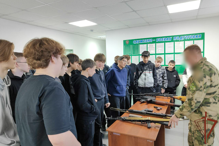 Росгвардейцы провели профориентационные мероприятия с подрастающим поколением в регионах Сибири
