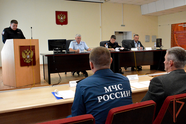 На Урале обсудили вопросы обеспечения правопорядка в День знаний и единый день голосования