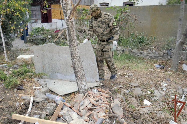 В Херсонской области росгвардейцы оказали помощь пожилой паре, пострадавшей в результате атаки ВСУ