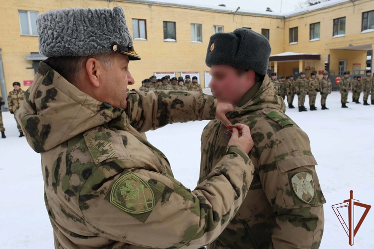 В Центральном округе Росгвардии вручили государственные награды отличившимся военнослужащим