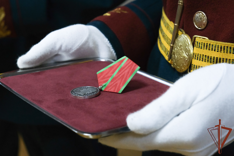 Военнослужащие и сотрудники Уральского округа Росгвардии удостоены государственных и ведомственных наград