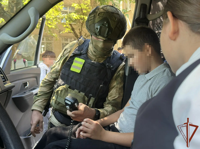 Урок мужества в Мелитополе: росгвардейцы рассказали школьникам о Бородинском сражении