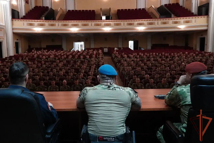 В Саратове росгвардейцы встретились с ветераном СВО Евгением Ивановым (видео)