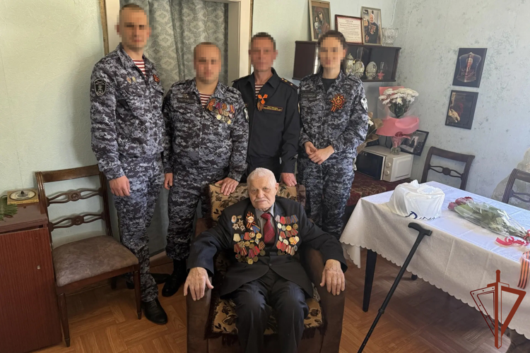 Росгвардейцы в ДНР навестили участников Великой Отечественной войны