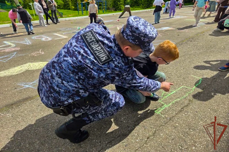 Росгвардейцы организовали патриотическое мероприятие для юных жителей Подмосковья (видео)