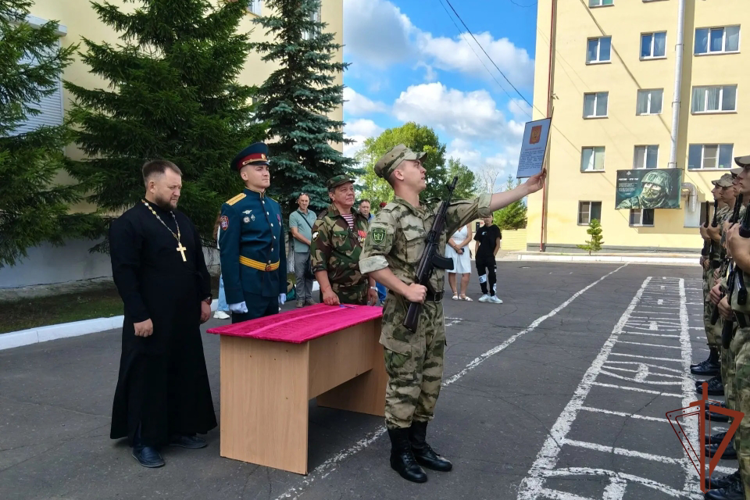 Более 60 новобранцев Росгвардии приняли Военную присягу в Омской области