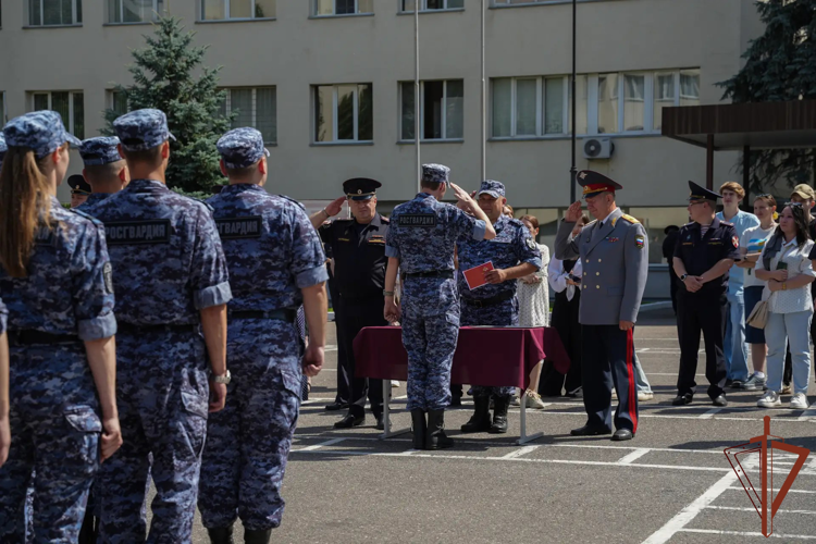 Более 120 росгвардейцев закончили обучение в Центре профессиональной подготовки в Москве