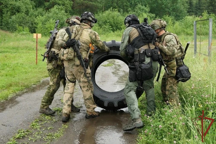 В Кирове команда ОМОН «Вятич» Росгвардии победила на межведомственном турнире по тактической стрельбе (видео)