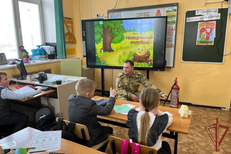 В преддверии 10-летия Росгвардии военнослужащие и сотрудники войск правопорядка провели серию патриотических мероприятий в Сибири