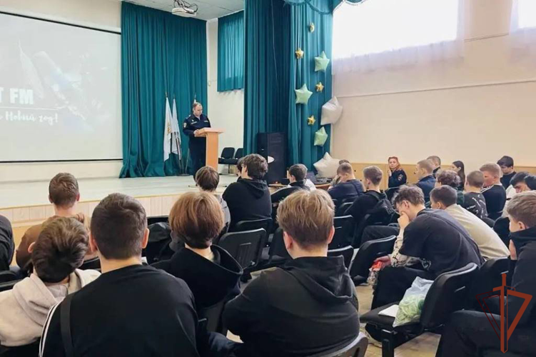 В преддверии 10-летия Росгвардии молодежь Сибири знакомят с историей и службой в войсках национальной гвардии Российской Федерации