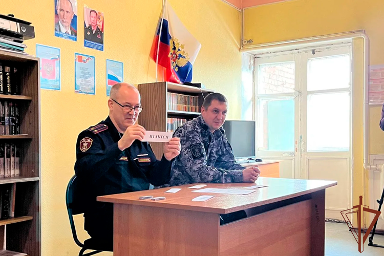 Школьники Сибири познакомились со службой в Росгвардии в рамках юбилейных мероприятий