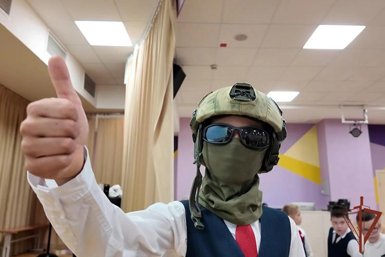 На Урале росгвардейцы провели для молодежи серию патриотических и профилактических мероприятий (видео)
