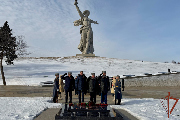 Росгвардейцы приняли участие в мероприятиях, приуроченных к 83-й годовщине победы в Сталинградской битве