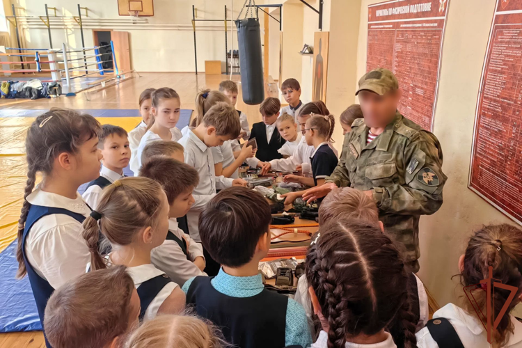 Росгвардейцы провели патриотические и профориентационные мероприятия для молодёжи Челябинской и Тюменской областей